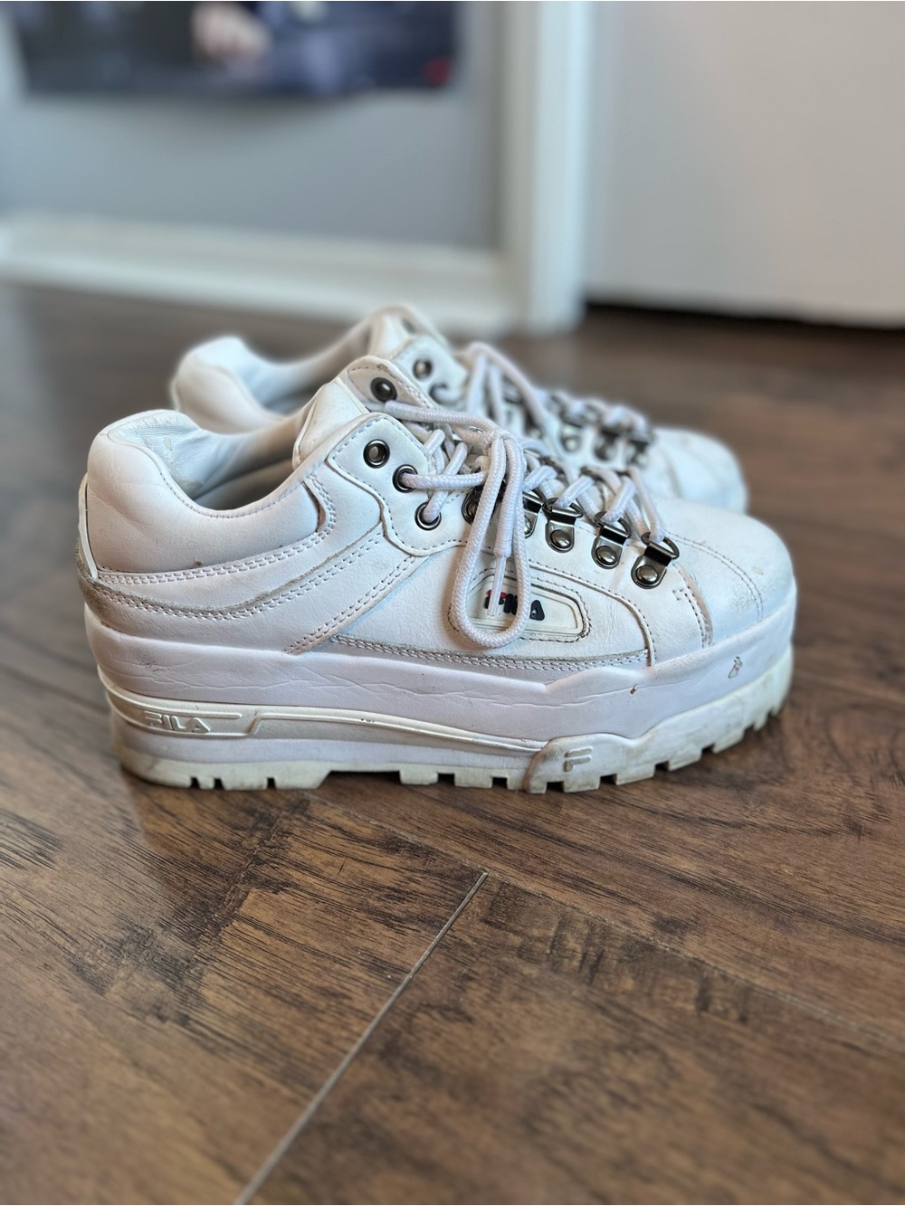 FILA Women's White Platform Sneakers Trailblazers Size W 7